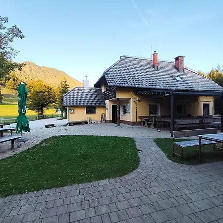 Bed & Breakfast Zavetisce V Gozdu Križe