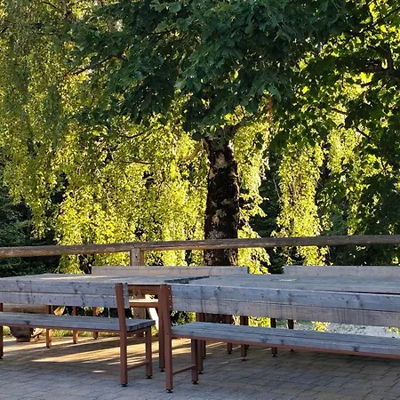 Zavetisce V Gozdu * Križe