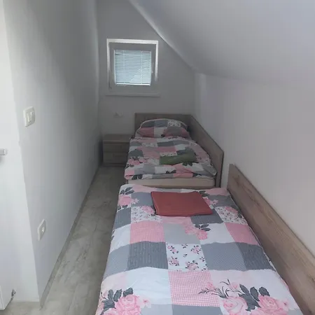 Zavetisce V Gozdu Bed & Breakfast